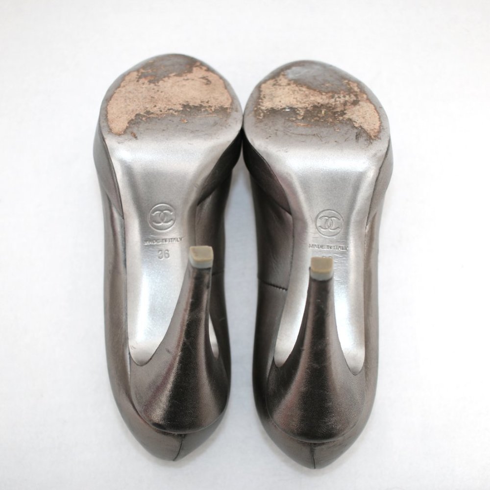 CHANEL Camellia Metallic Silver Leather Pumps Sz 36 - Picture 11 of 13